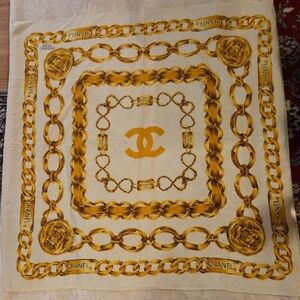 CHANEL 31Rue‎ Cambon Cream and Gold Chain Motif Scarf